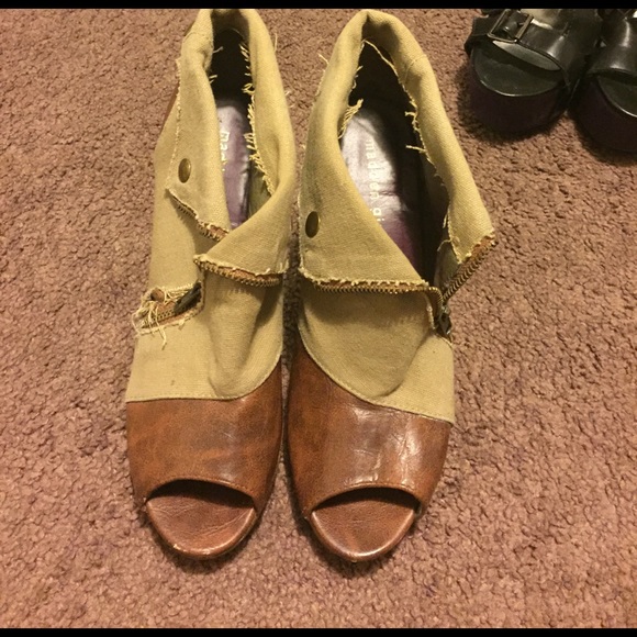Shoes - Picture 1 of 3