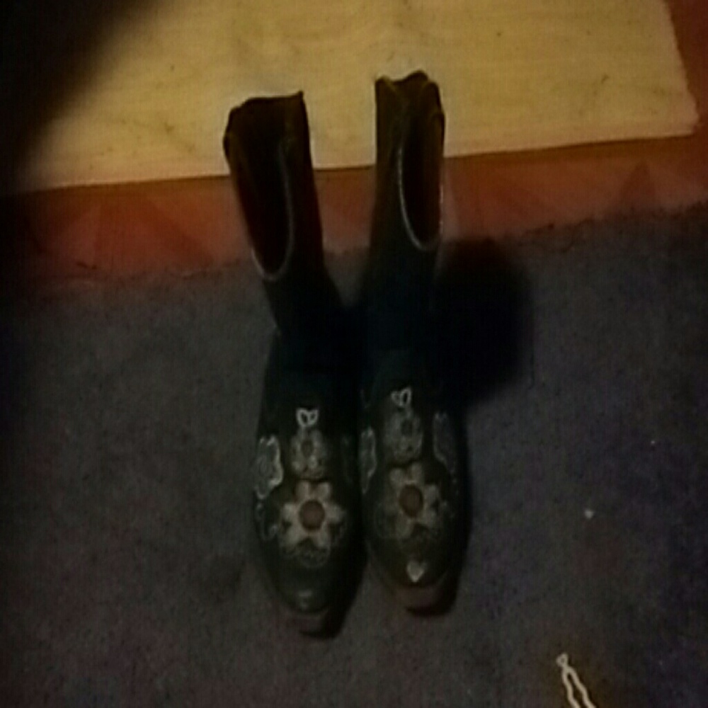 Cow girl boots size 8 1/2 my