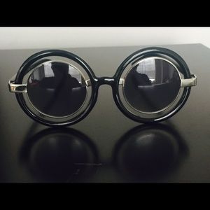 Circular Black sunglasses
