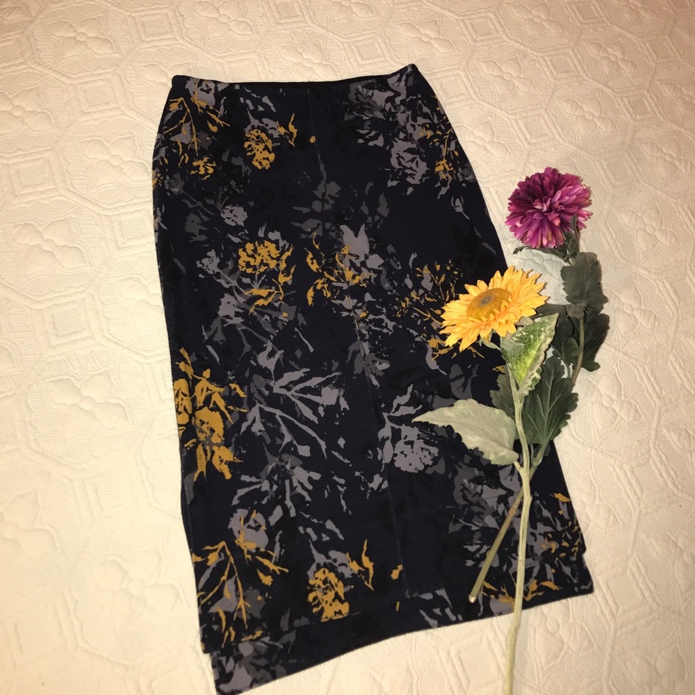 Floral pencil skirt, worn twice great condition :)