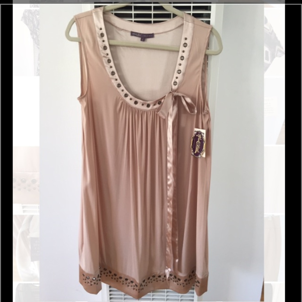 Beautiful silk Hale Bob short dress w rivet detail