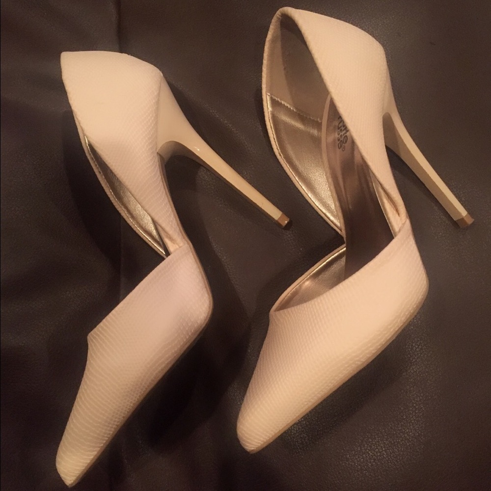 Beautiful Nude Heels 👠