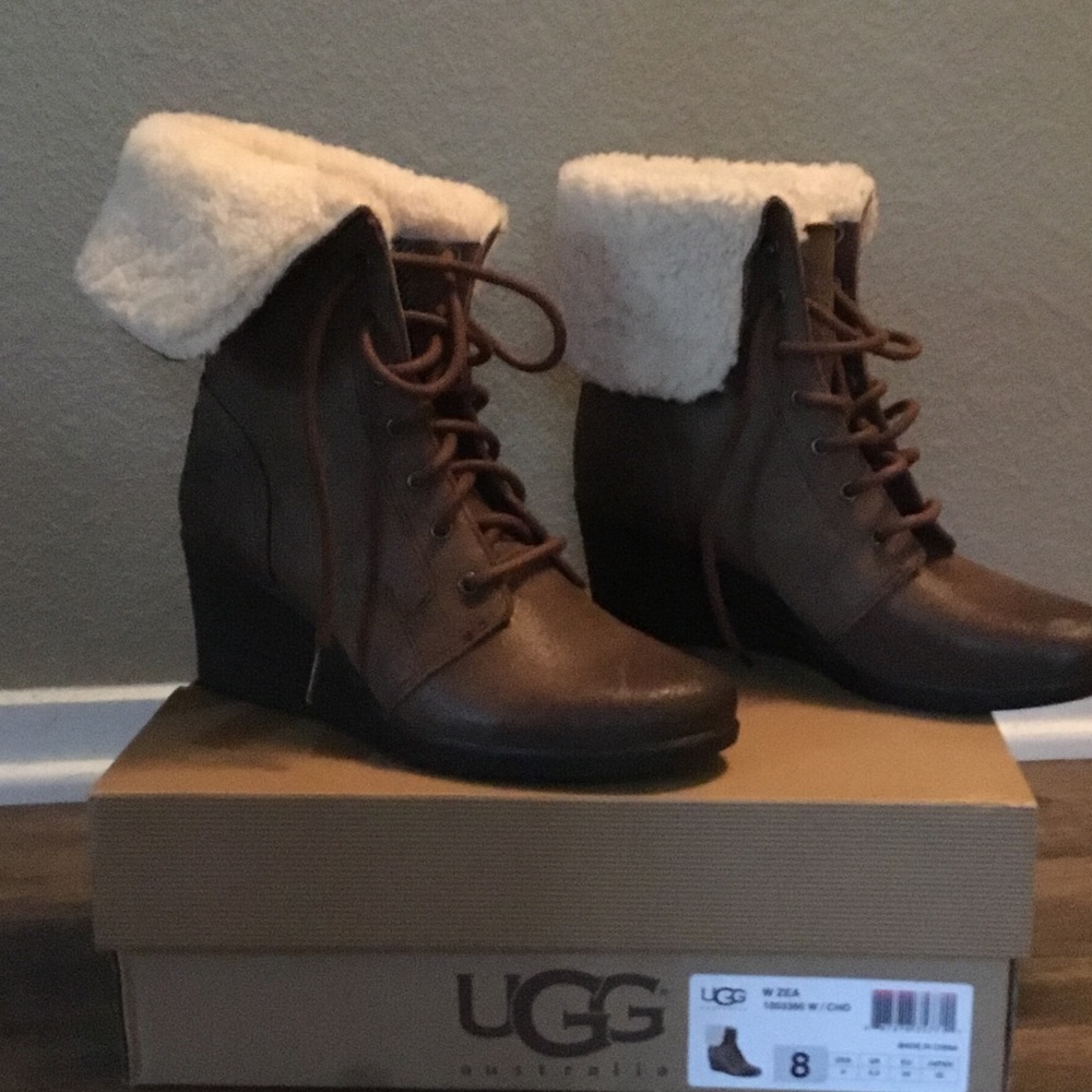 UGG W Zea Leather Uptown Wedge Boot