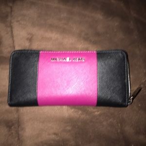 Authentic Michael kors wallet.