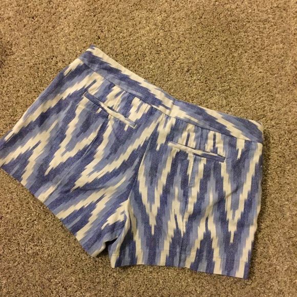 DONATING 8.10-  Blue & white patterned Gap shorts - Picture 2 of 4