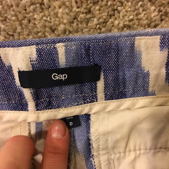 DONATING 8.10-  Blue & white patterned Gap shorts - Picture 4 of 4