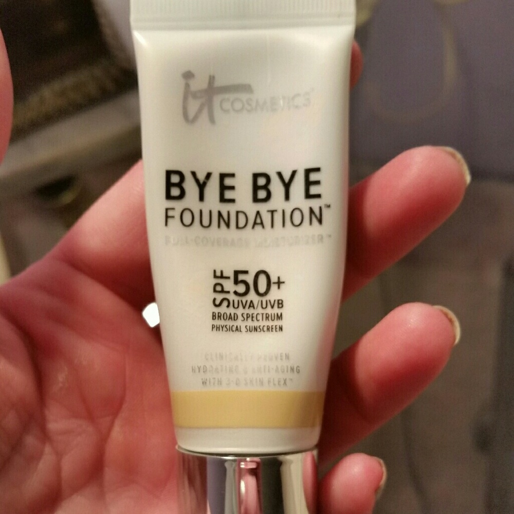 It cosmetics bye bye foundation shade med