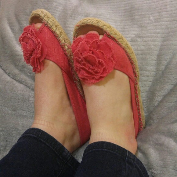 Pink Flower Bongo Flats/Espadrilles - Picture 4 of 6