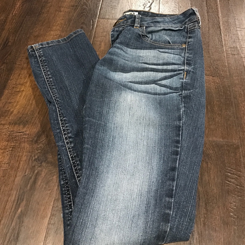 SALE Women's Size 5S Mudd Jeans 👖!