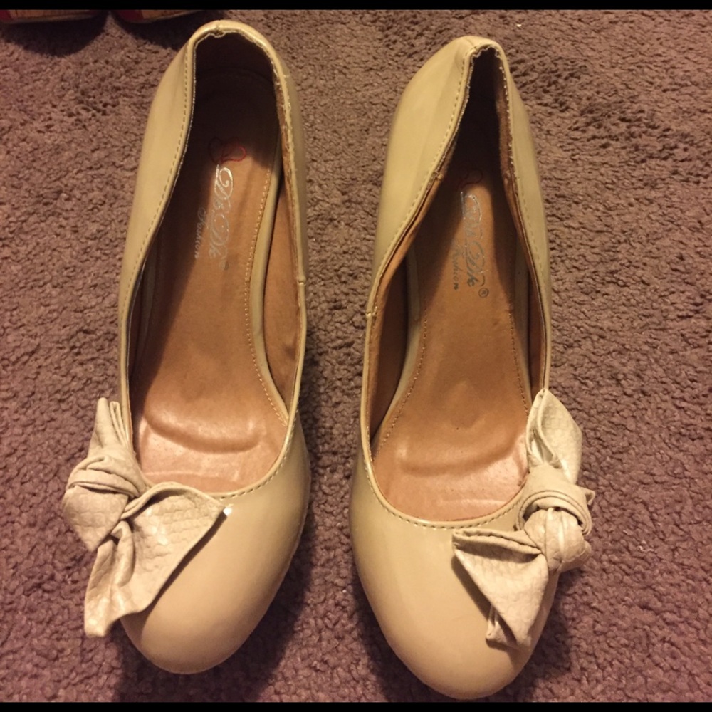 Heel shoe