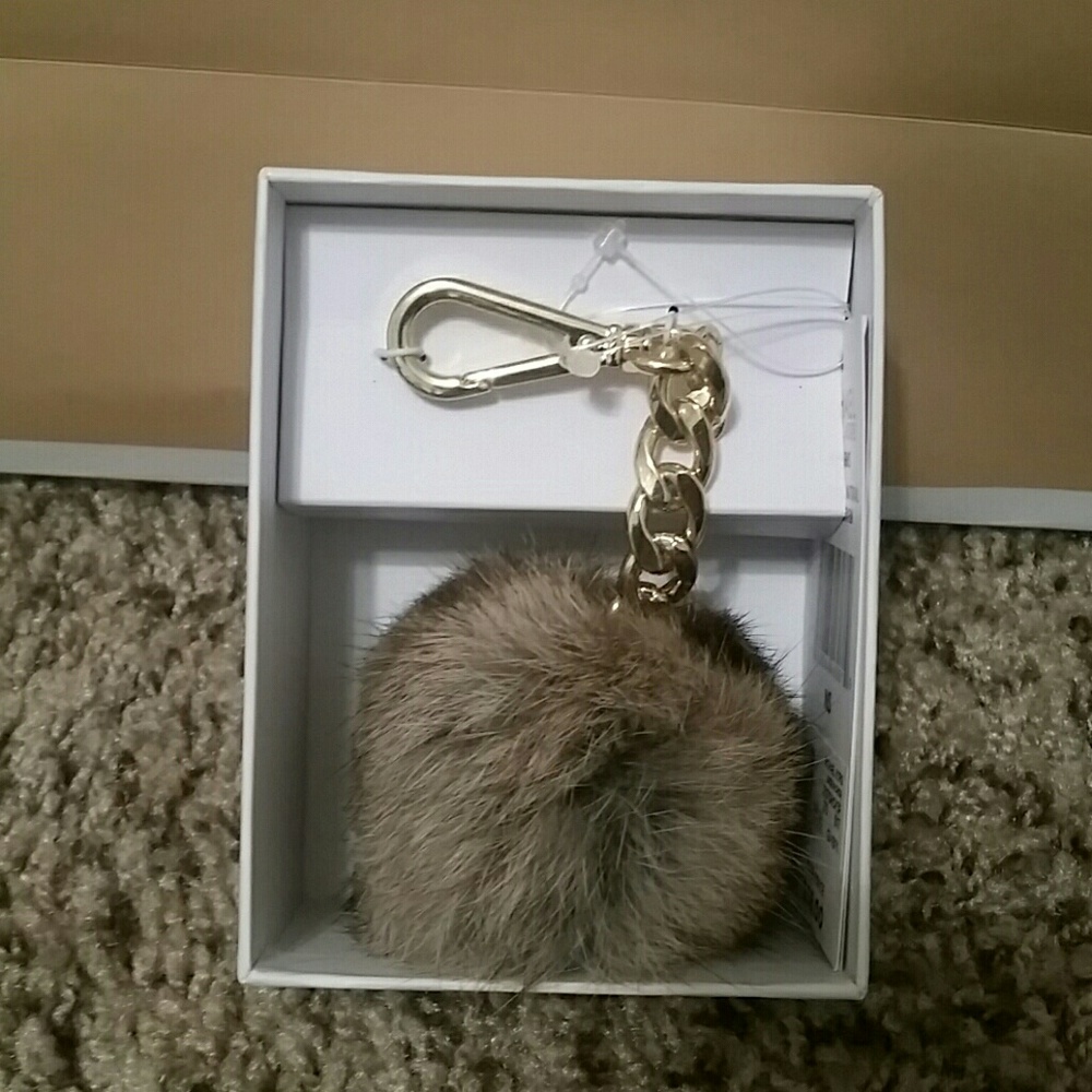 Michael kors Small Fur Pom Key Charm