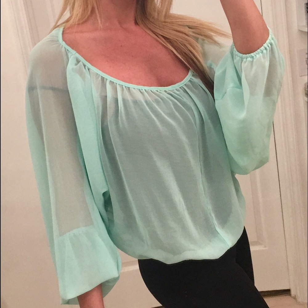 BEAUTIFUL loose fit, sheer top!