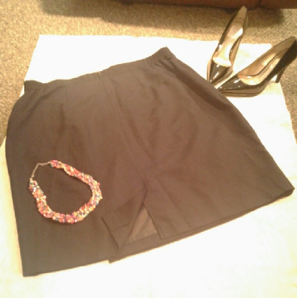 💕"HOST PICK"💕5/14/17 Black - FAUX WRAP SKIRT - Picture 3 of 3