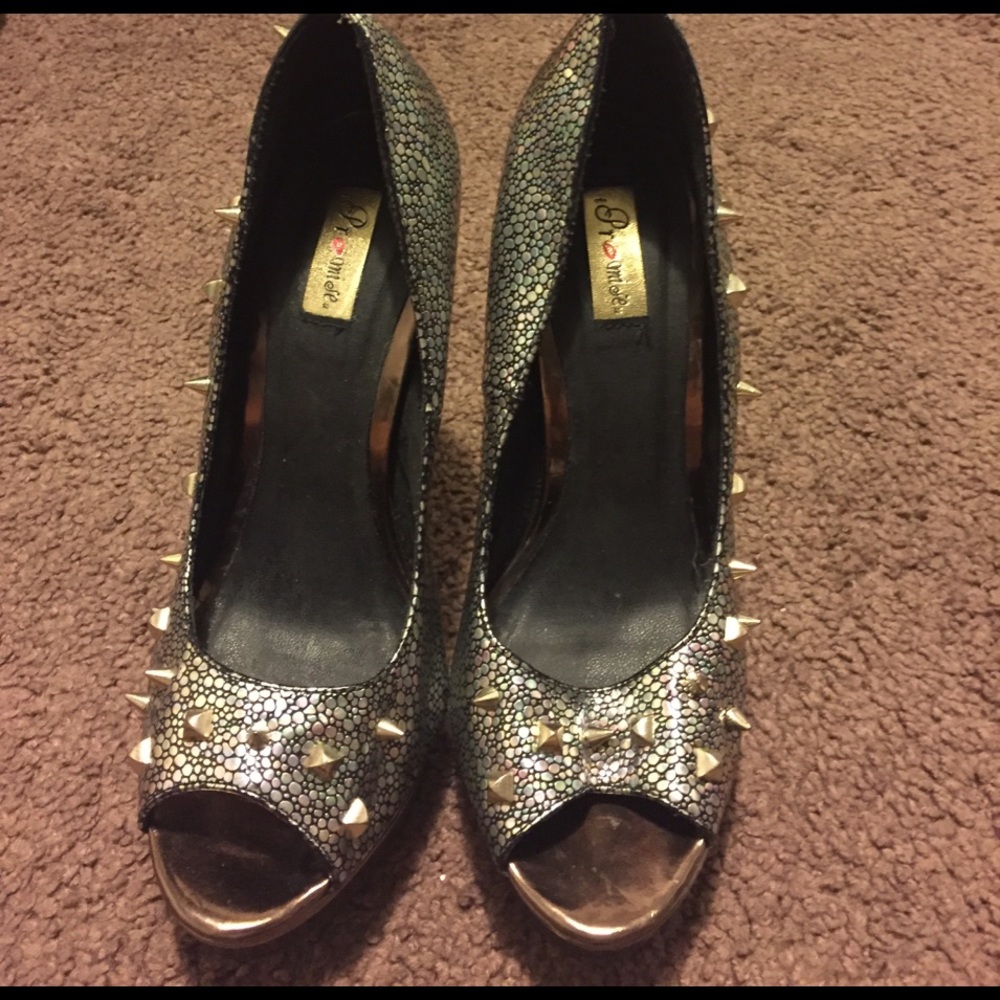 Heel shoe