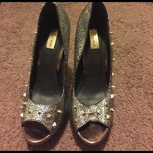 Heel shoe
