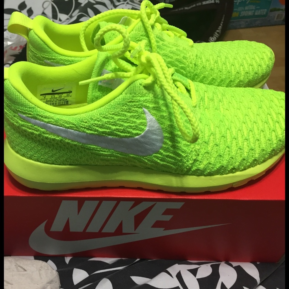Roshe Flyknit Brand New!