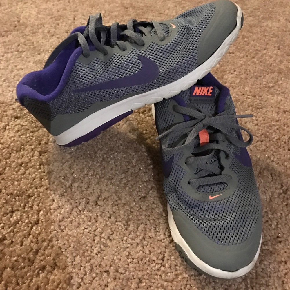Nike tennis shoes