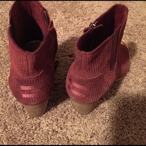 Toms Oxblood Booties size 8 very Comfortable