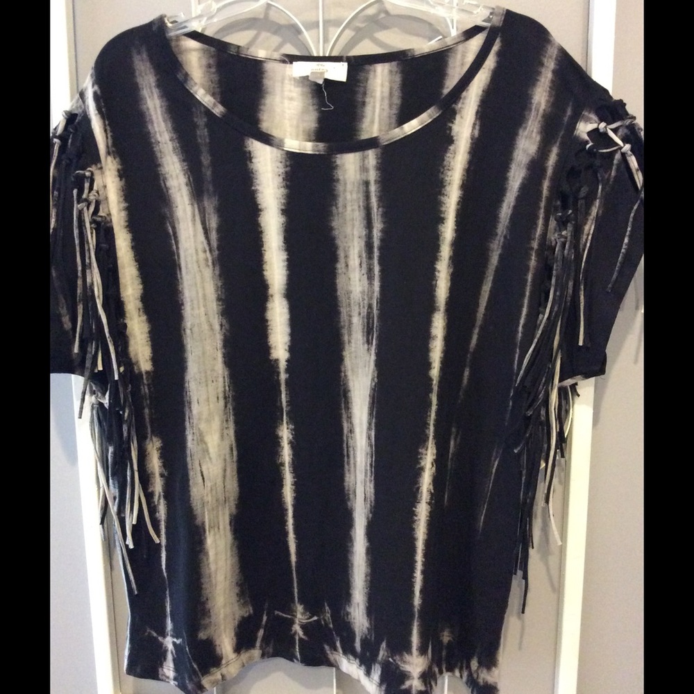 Fringed sleeved casual top