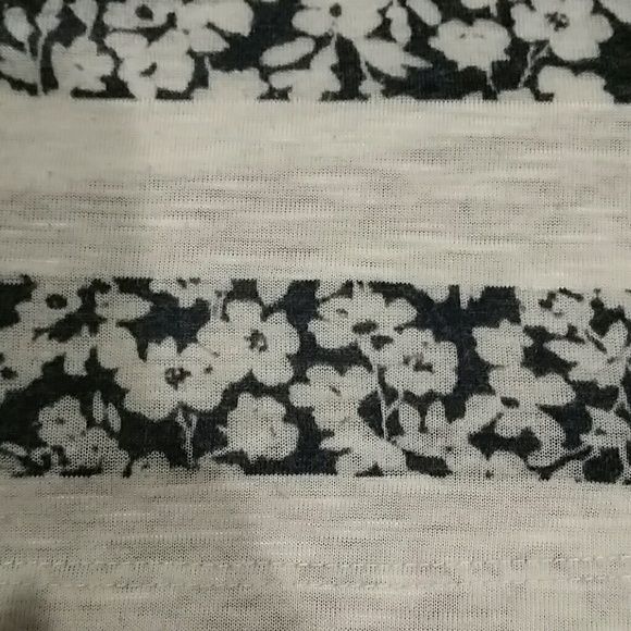 Maurices t-shirt - Picture 2 of 3