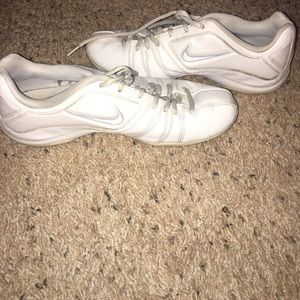 Nike cheerleading shoes!🎀💜