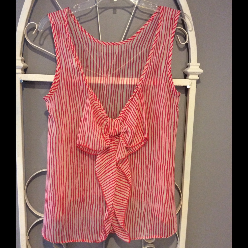 Sheer feminine sleeveless top with bow