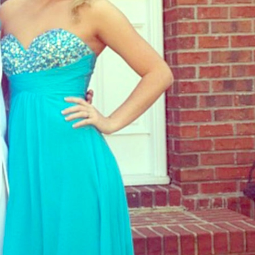 High low prom dress fits 0-2 very good condition