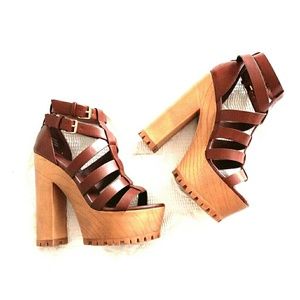 NWOT Forever 21 Platform Sandals