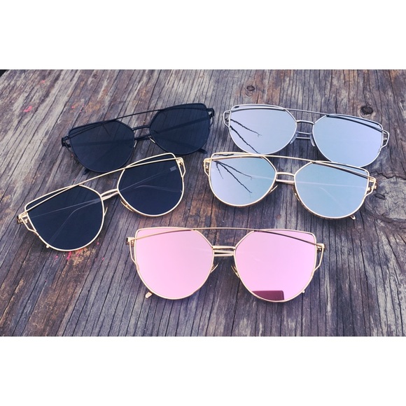 Just In- Rose Gold Mirrored Sunglasses - Picture 3 of 5