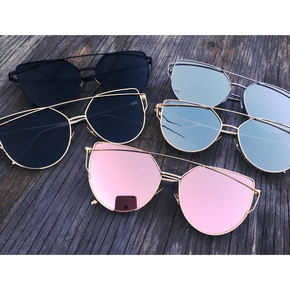 Just In- Rose Gold Mirrored Sunglasses - Picture 4 of 5