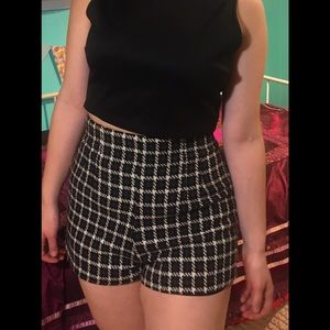 ADORABLE Houndstooth Vintage HiWaisted Knit Shorts ADORABLE Houndstooth Vintage HiWaisted Knit Shorts