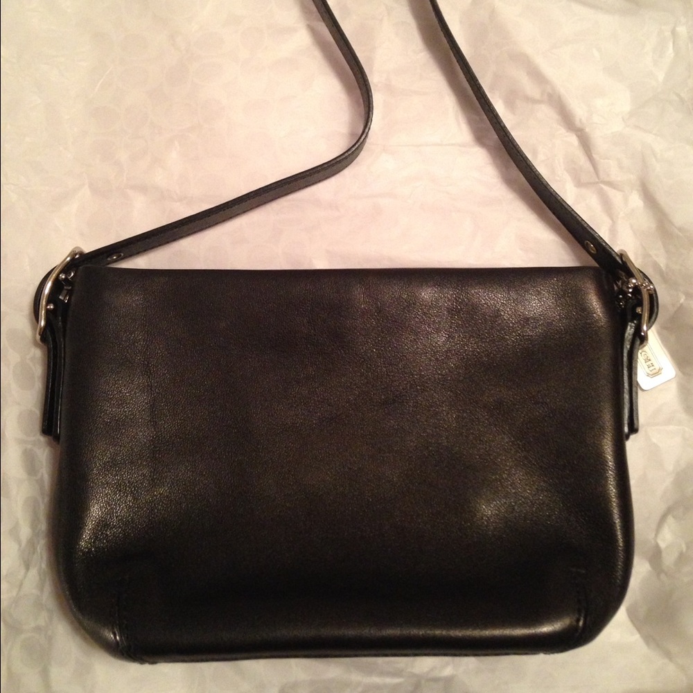 Pre-owned tiny Coach leather shoulder bag