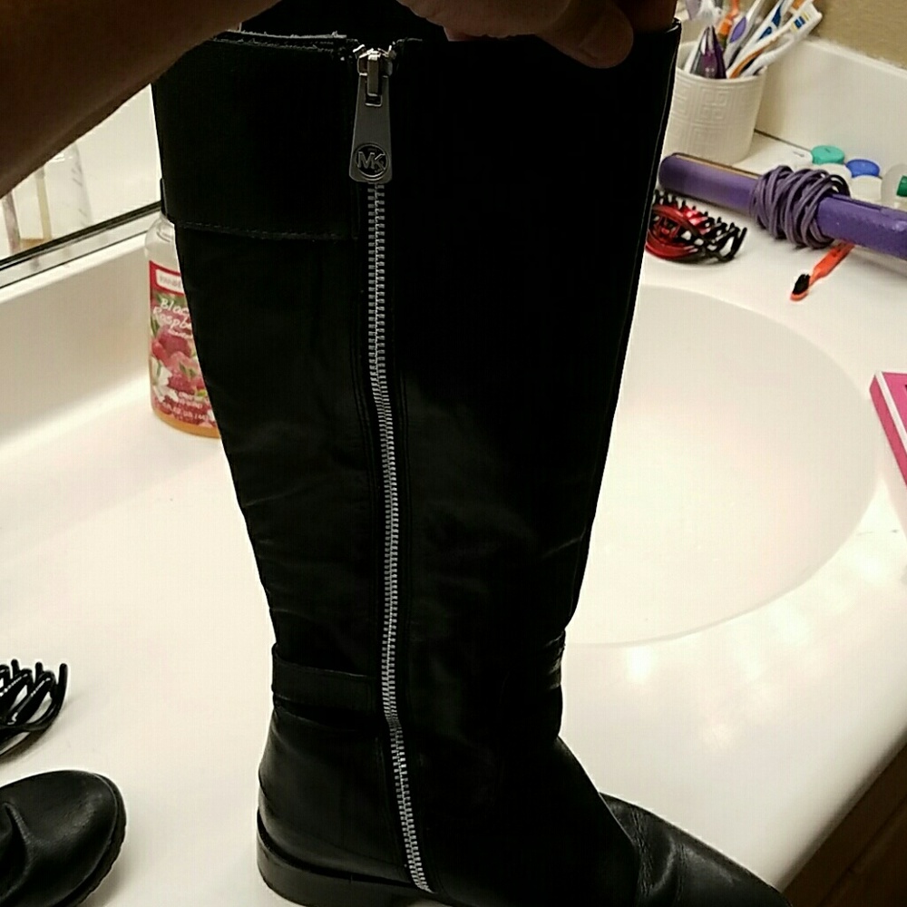 Black women's Michael Kors Boots - Picture 3 of 7