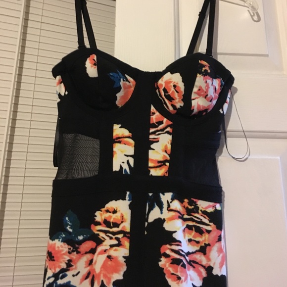 Dress - Picture 3 of 4