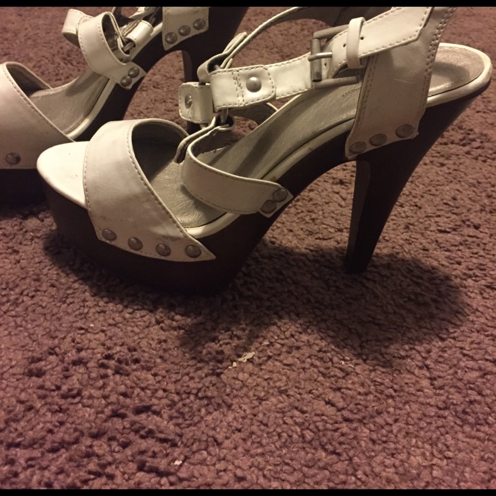 Shoes - Picture 2 of 3