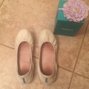 Tieks in cream