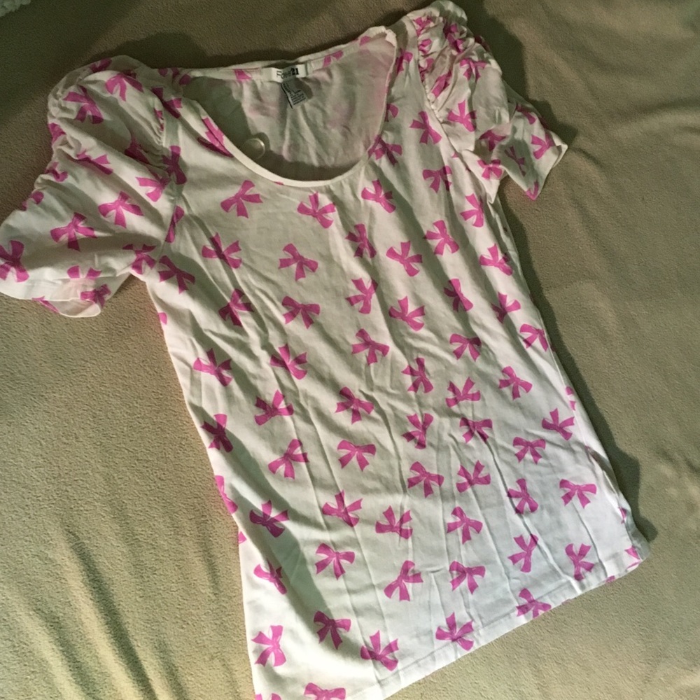 Forever 21 Bow shirt w/ Ruffle Sleeves