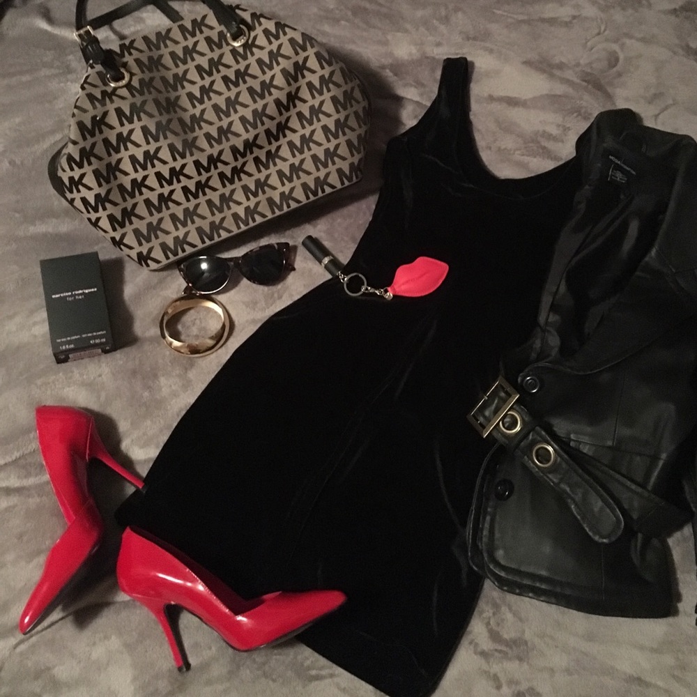 Black velvet Betsy Johnson mini dress