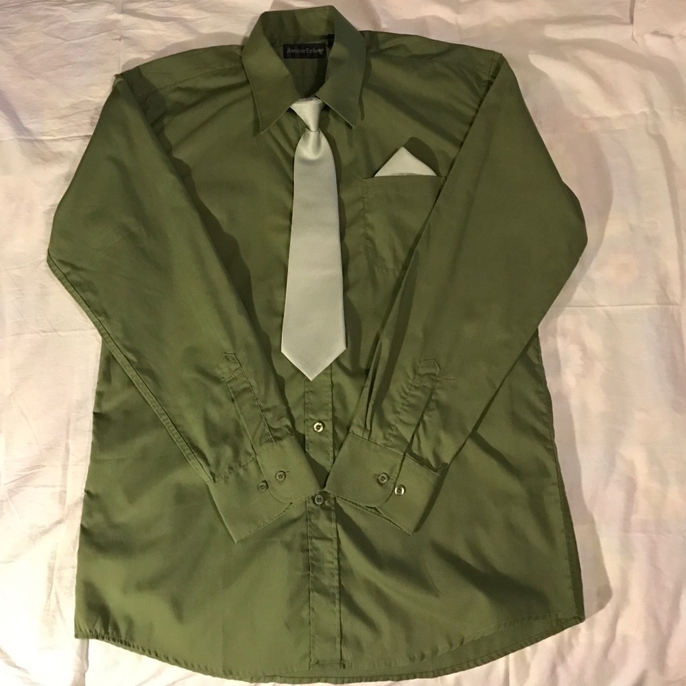 Boys dress shirt w/clip-on tie and pocket square