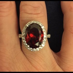 Clear and garnet colored halo silvertone ring. Sz6