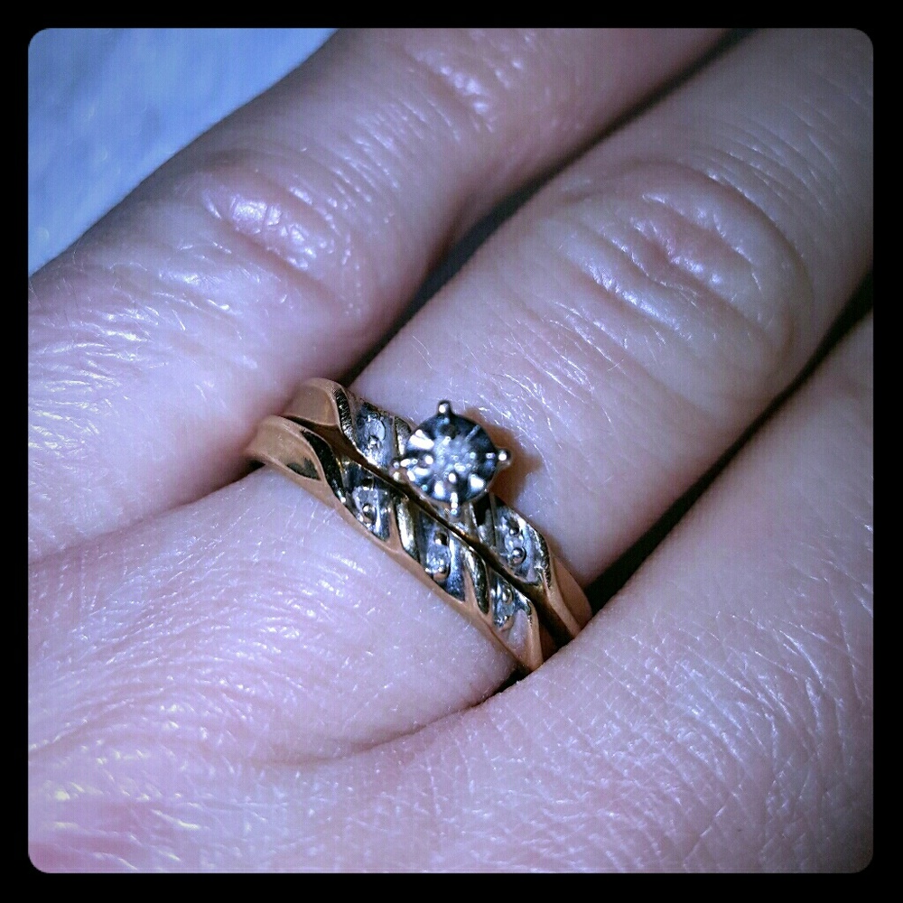 10k gold Diamond rings sz7