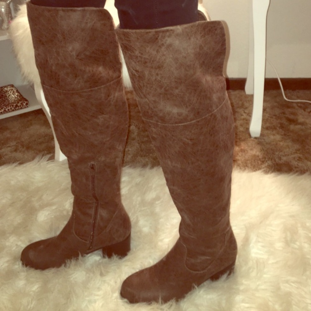 Brown High Knee Boots. 🖤 NO TRADES