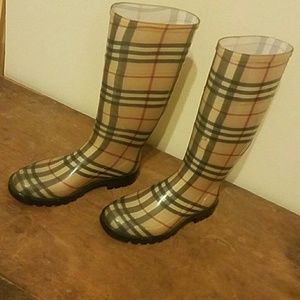 Burberry rain boots 35