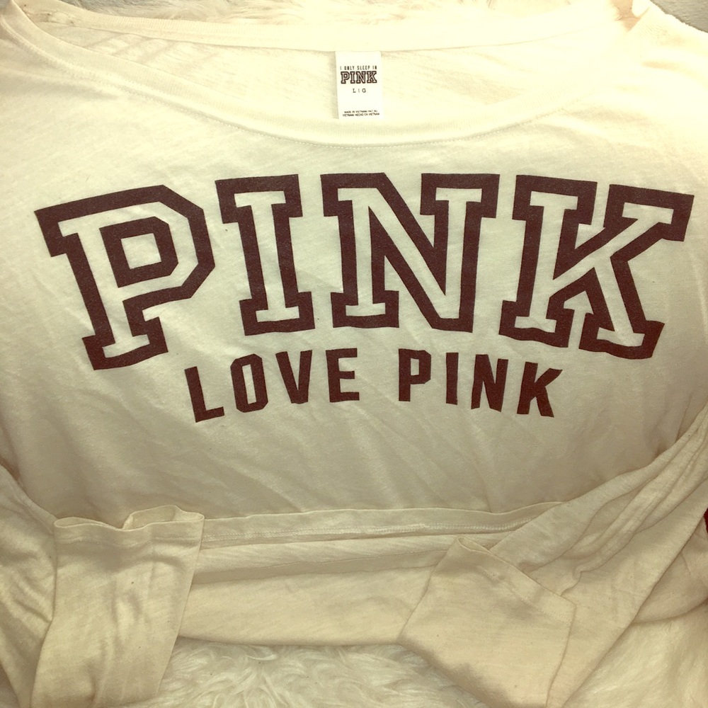 VS PINK Tee. White ⭐️ NO TRADES