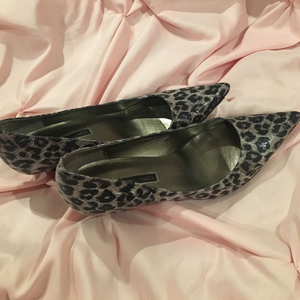 Leopard print pumps