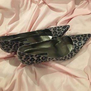 Leopard print pumps