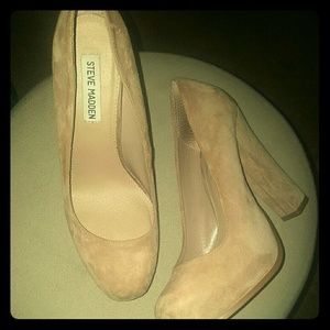 Suede block pumps