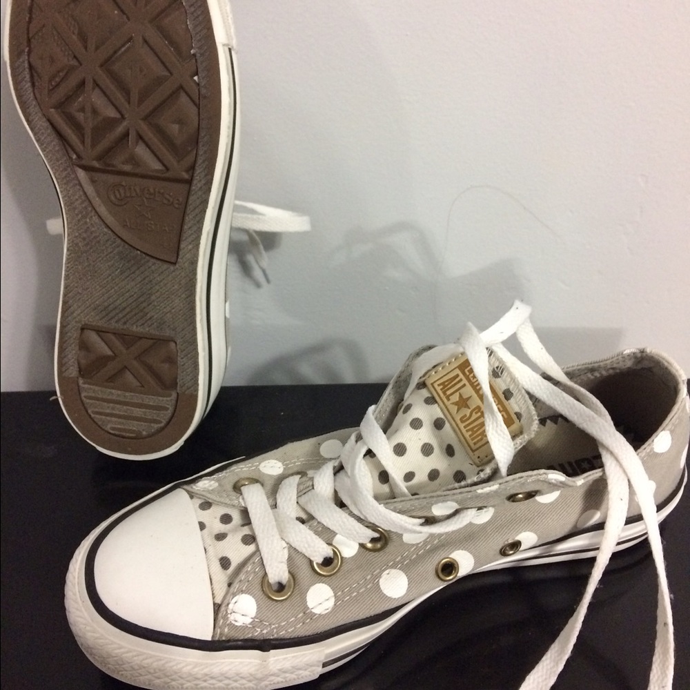 Gray and white converse