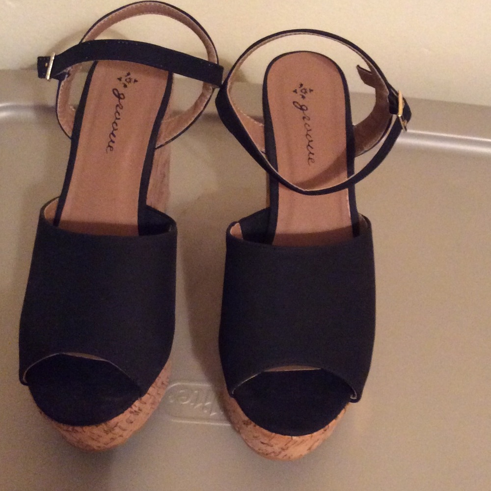 Black wedges