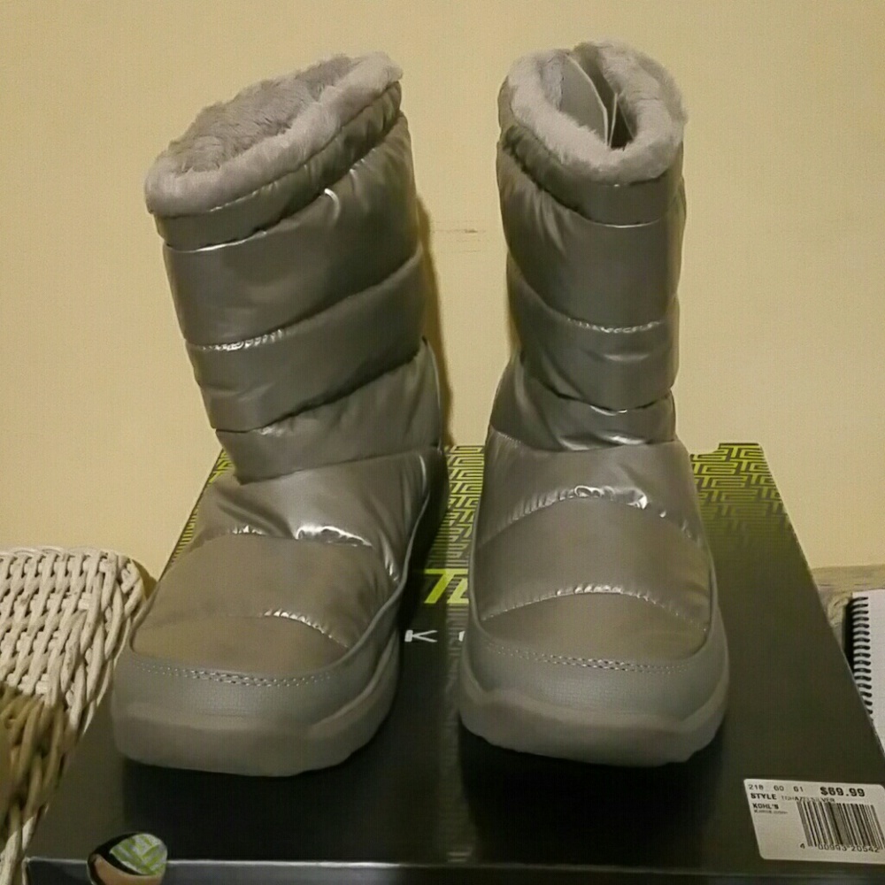 Tek Gear women's puff boots